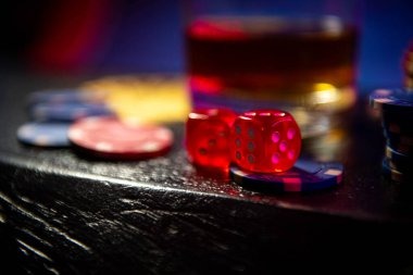 qqgaming slot baccarat table with multiple players and live dealer interface
